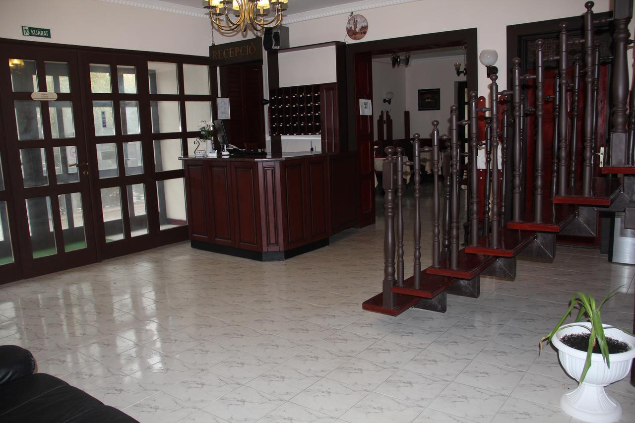 Karikas Hotel Hajduszoboszlo Bagian luar foto