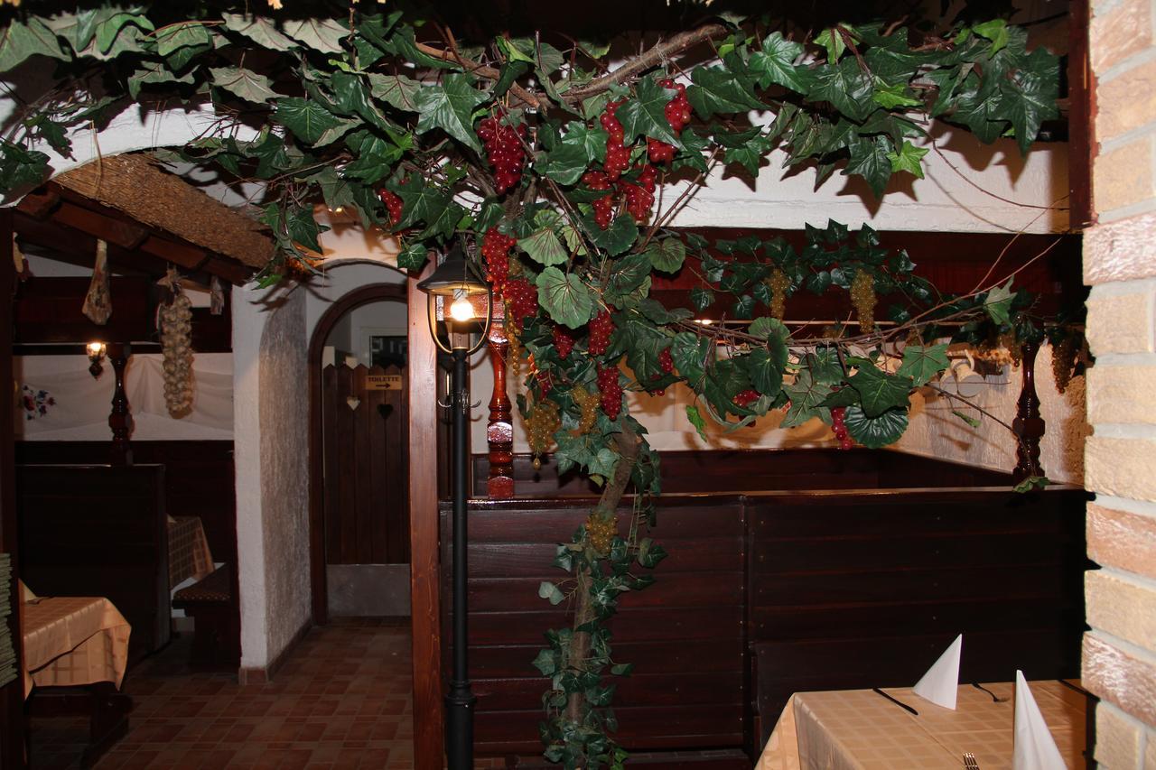 Karikas Hotel Hajduszoboszlo Bagian luar foto