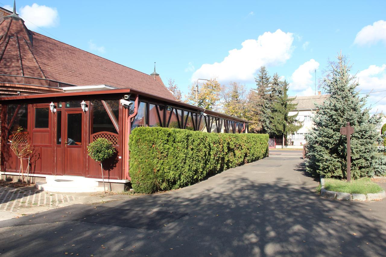 Karikas Hotel Hajduszoboszlo Bagian luar foto