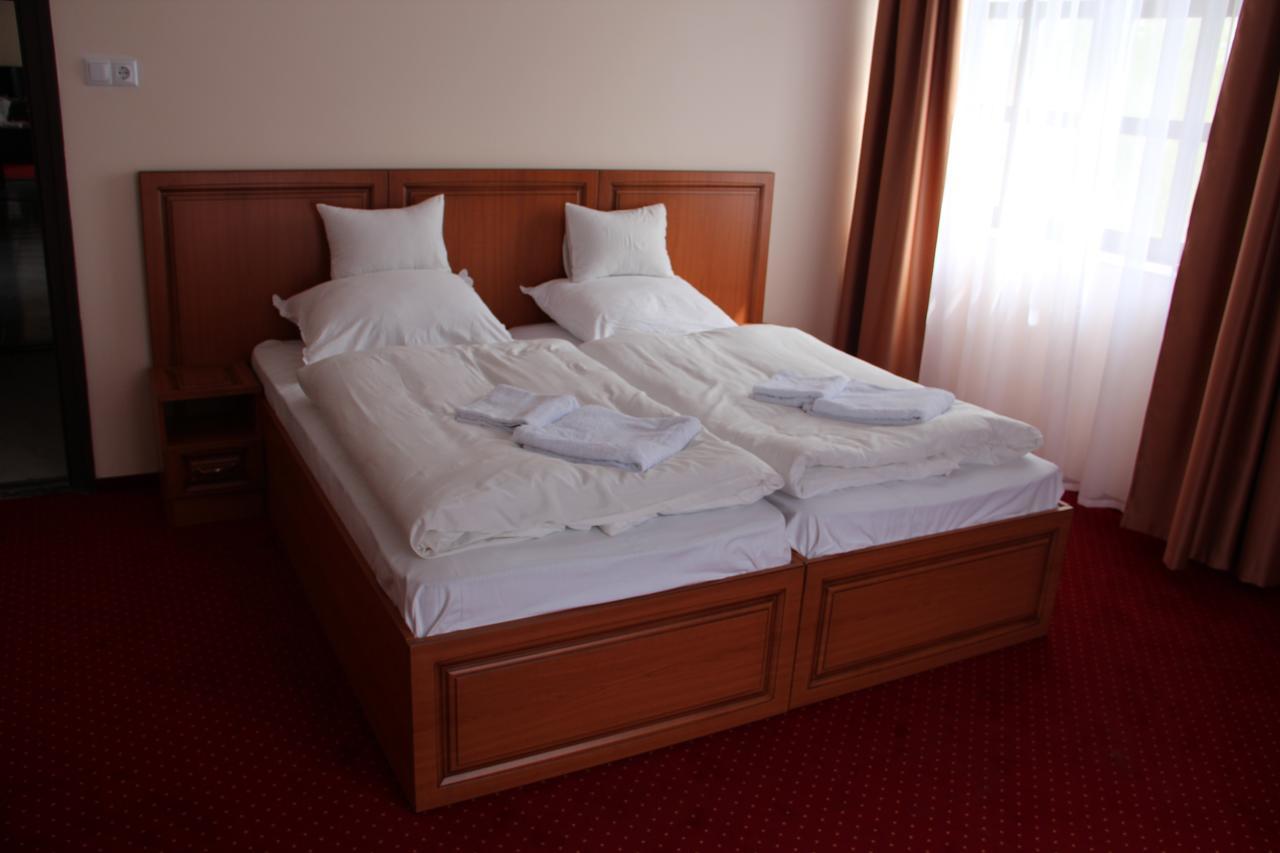 Karikas Hotel Hajduszoboszlo Bagian luar foto